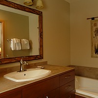 09-master-bath-wallowa-lake-cabin - 340 KB