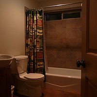 13-south-hall-bath-wallowa-lake-cabin - 328 KB